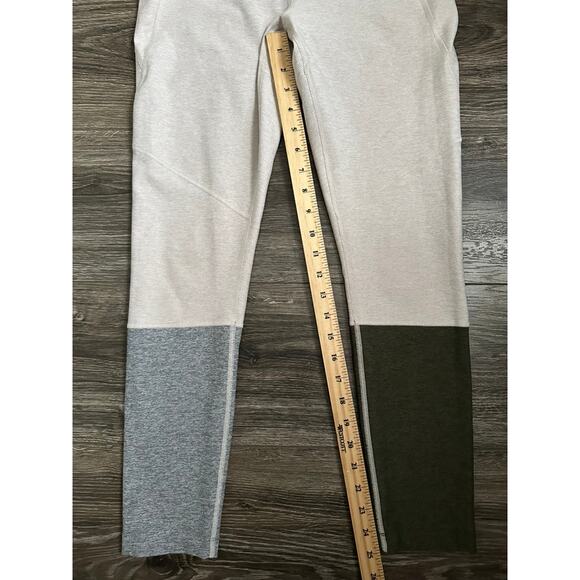 Outdoor Voices 7/8 Dipped Legging size Medium - Picture 2 of 6